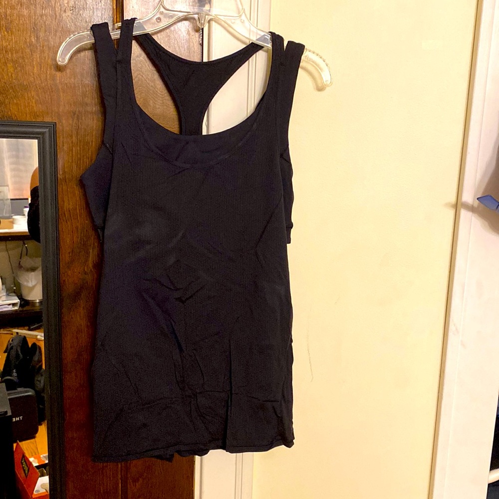 Black lululemon tank with built in bra